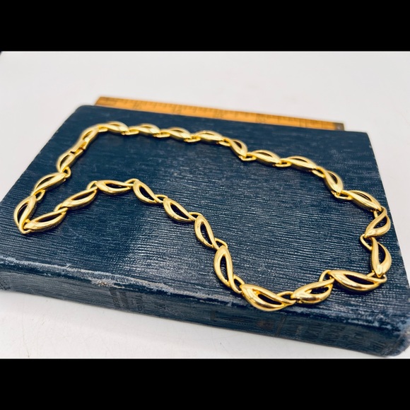 Vintage gold tone link chain collar necklace - Picture 7 of 9
